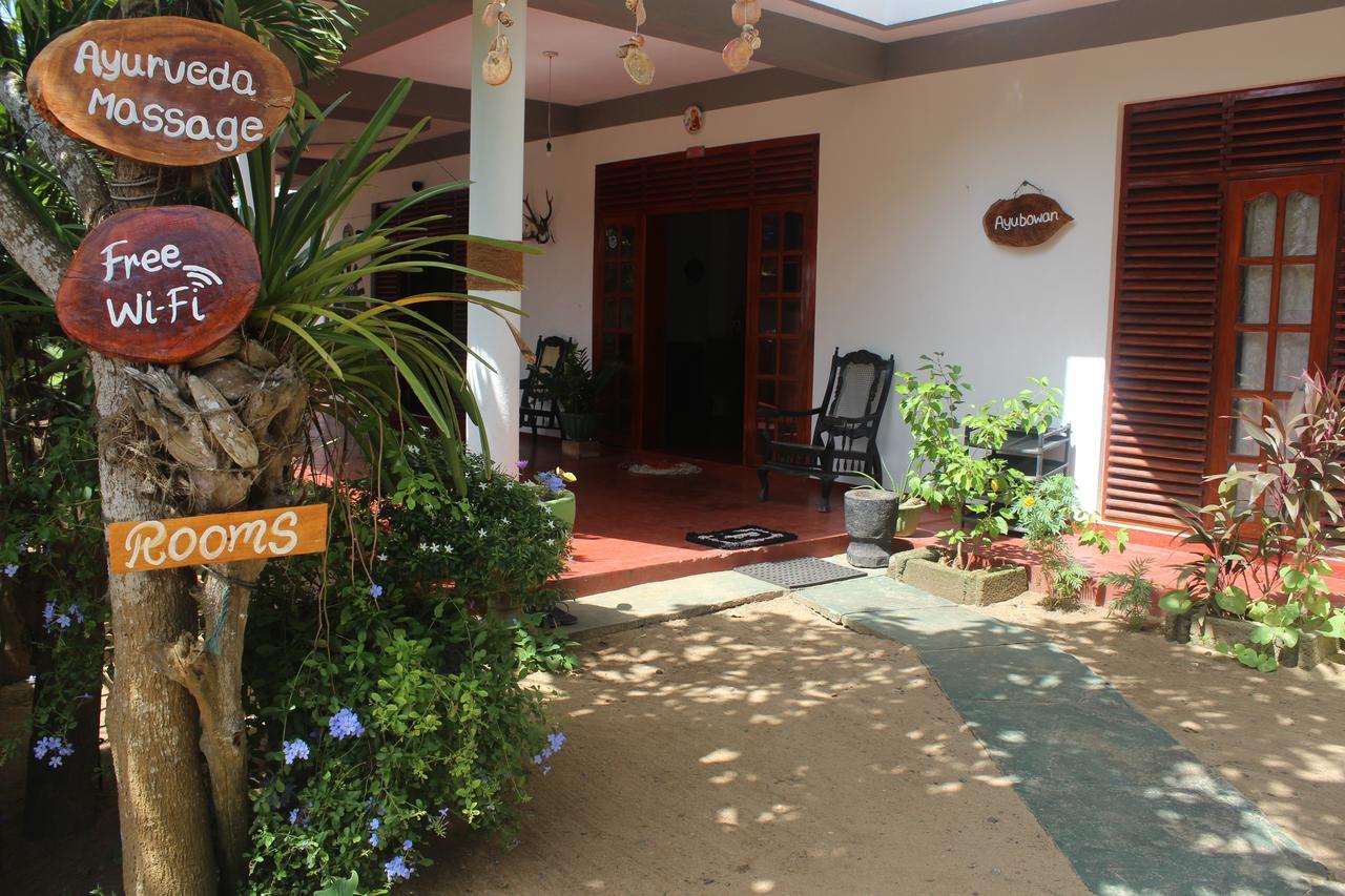 Julie Guest House Tangalle Exterior photo