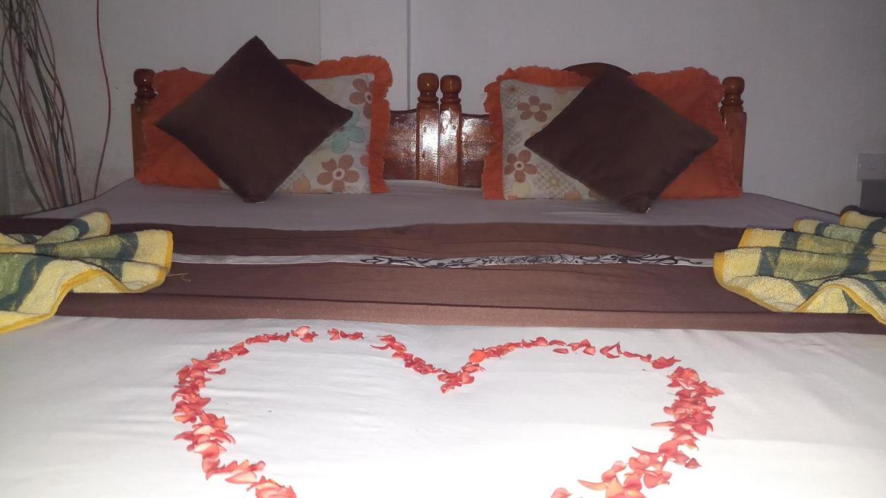 Julie Guest House Tangalle Exterior photo